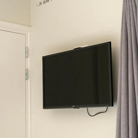 Apart-Hotel Near 013 Poppodium With Balcony And Ac דירה